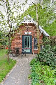 Gartenhaus Mit Klinker Fassade Im Landhausstil Gartengestaltung Eco Giebelhaus Hamburg Hausbaudirekt De Haus Giebelhaus Style At Home