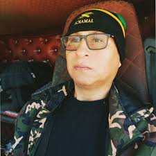 💔 MI SUEÑO TERMINÓ EN PESADILLA Me llamo Ramiro “Chocolatín” Castillo.  Nací el 27 de marzo de 1966 en Coripata, La Paz, Bolivia. Desde niño, tuve  un don con la pelota: gambetas,