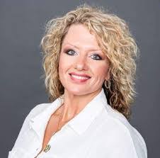 Kelly Wiswell's Instagram, Twitter & Facebook