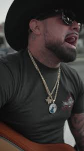 Man I’m so glad @JValentino played my double and thanks to @Concrete for  creating the Craigslist ad 😂 funny ass foos 😂 #louiethesinger #fyp #fy  #for #texas #countrymusic #country #latinos #latino ...