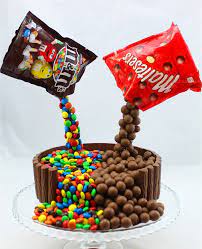 Torte mit vielen schleifen zum selber basteln. Illusion Candy Cake Mit M Ms Und Maltesers Rezept Mit Bild Schwebekuchen Sussigkeiten Kuchen Kuchen