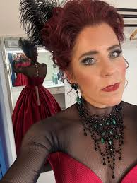 Tomorrow is our long awaited LIVE premiere of 'Les Contes d'Hoffmann' at  Opernhaus Zürich! We managed to perform this production to an empty theatre  back in 2021 with both our Conductor and