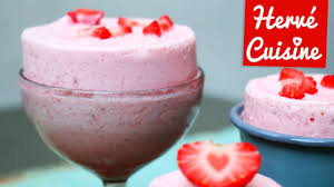 Un Coup De Chaud Testez Cette Recette Facile De Dessert Glace Et Souffle Aux Fraises C Est Pas Complique C Recettes De Cuisine Legere Souffle Glace Recette