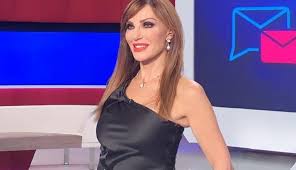 Η γνωστή παρουσιάστρια, βίκυ χατζηβασιλείου περνάει καλά το καλοκαίρι καθώς έχει αρχίσει τις βουτιές και τρελαίνει κόσμο. Biky Xatzhbasileioy News Gr