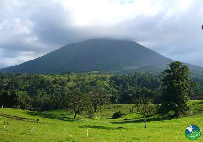 Highlands surrounding Volcán Barú, AI generated