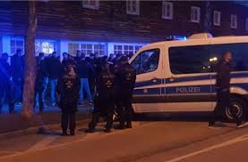 (kurz sc freiburg oder scf) ist ein fußballverein aus freiburg. Vfb Stuttgart Beim Sc Freiburg Polizei Zieht Bilanz Nach Einsatz Gegen Ultras Baden Wurttemberg Stuttgarter Zeitung