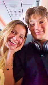 Scopri la cantante segreta di 'Emergenza Colori'!