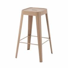 Tabouret De Bar En Metal Beige Rose Tom Sur Maisons Du Monde Piochez Parmi Nos Meubles Et Objets Deco Et Faites Le Plein D I Bar Stools Stool Metal Bar Stools