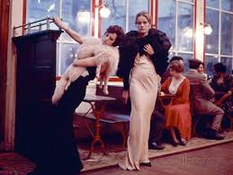 Il conformista è un film del 1970 diretto da bernardo bertolucci e tratto dall'omonimo romanzo di alberto moravia. Stefania Sandrelli In Il Conformista Movie Stars Fashion Beautiful Women