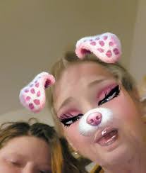 Nicole Shellabarger's Instagram, Twitter & Facebook