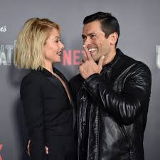 Jul 20, 2021 · ripa, who just announced her first book of stories from her life will be coming out in 2022, posted the cheeky snap on july 19. Mark Consuelos Reaction To Kelly Ripa Wanting A Fourth Child Popsugar Family