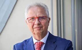 Áder jános köztársasági elnöknek jövő májusban lejár ötéves megbízatása. A Bevandorlaspartiak Mindent Megtesznek Hogy Megakadalyozzak Trocsanyi Laszlo Biztosi Kinevezeset