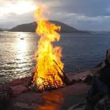 Sankt hans aften holdes ikke kun i danmark men også i andre nordeuropæsiske lande som england,irland,tyskland,rusland,polen og frankrig. Sankthans Feiringen Vg Protokoll
