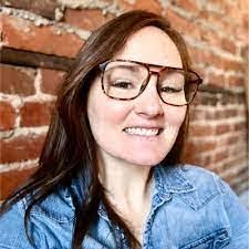 Lora Purdy's Instagram, Twitter & Facebook