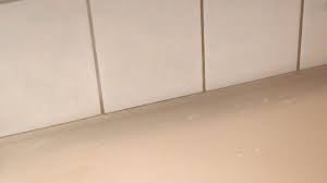 Ansonsten hilft nur abschleifen und neu lackieren. Silikon Fugen Mit Schwarzem Schimmel Frag Mutti