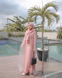 Jadi, tertarik dengan kebaya ini? 60 Kebaya Modern Model Hijab Remaja Brokat Terbaru