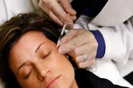 Afortunadamente el botox ha tenido bastantes usos en la medicina para el tratamiento de enfermedades neuromusculares; Botox Para Principiantes Te Resolvemos 22 Dudas Frecuentes Sobre La Toxina Botulinica Estilo De Vida Belleza Univision