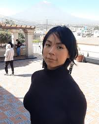 ✨"No en vano se nace al pie de un volcán"✨ ✨Mariano Melgar ✨ Usé outfit muy  oscuro para un día tan soleado 🤣 . . . #picoftheweek #nicephoto  #chinesegirl