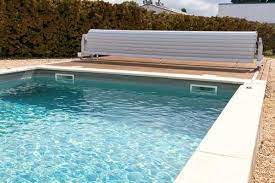 volet mobile piscine l axe du volet monte sur rail permet de profiter de toutes les plages en liberant l espace piscine piscine hors sol piscine exterieure