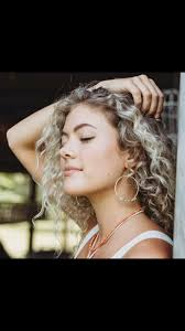 Leslie Curtis Jewelry Designs is a lifestyle brand of handcrafted jewelry  that represents characteristics of, old and new 💛