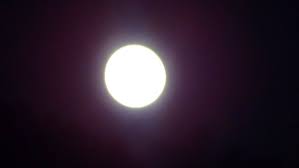 Luna plină roz are loc pe 19 aprilie seara, sub semnul balanței. Video Luna Roz La Herculane