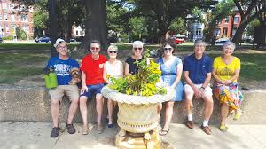 Internet, air conditioning, tv, satellite or cable, washer & dryer, children welcome, parking, no smoking, heater bedrooms: Flowers For Lincoln Park Hillrag