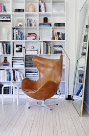 Marius Og Linda Har Sett Trender Komme Og Ga I Hjemmet Deres Pa Nordstrand Er Det Gode Materialer Og De Tidlose Klassike Chaise Design Deco Maison Deco Design