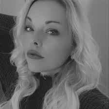 Holly Brogdon's Instagram, Twitter & Facebook