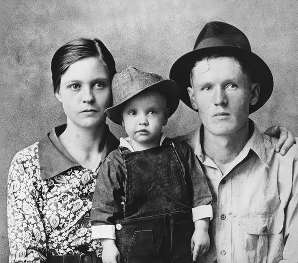 Gladys, Elvis and Vernon Presley, 1937.