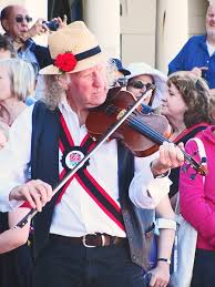 However, having taken classical lessons for the last three years, i can say that classical violin makes many more demands on me than fiddling. Fiddle Wikipedia