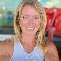 Kelly Graser's Instagram, Twitter & Facebook