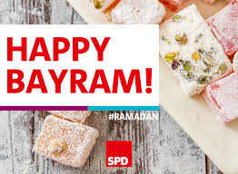 Mit verwandtenbesuchen, feuerwerk und jahrmärkten begehen viele muslime das fest. Spd Parteivorstand On Twitter Wir Wunschen Allen Musliminnen Und Muslimen Ein Schones Ramadanfest Happy Bayram Ramadan Zuckerfest Http T Co Syjbuutnmo