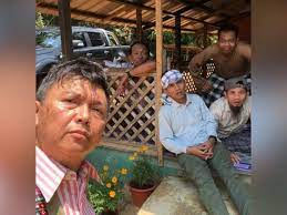A story of six married men in a village who decided to break their fast and hide their unlawful acts from their wives' knowledge. Mamat Khalid Presents 18 Puasa Di Kampong Pisang