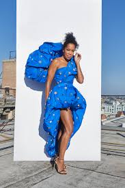 Now, on watchmen, she finally gets to play one. Schiaparelli To Auction Off Regina King Red Carpet Looks Wwd