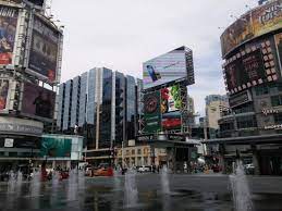 Find dundas square in long term rentals | looking for an apartment or condo for rent? Der Kleine Times Square Von Toronto Yonge Dundas Square Toronto Reisebewertungen Tripadvisor