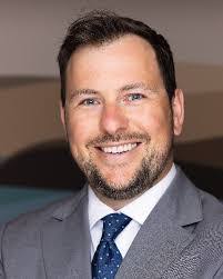 Erik Lyon's Instagram, Twitter & Facebook