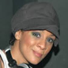 Defne joy foster, 2 mayıs 1979 tarihinde,i̇ncirlik'te dünyaya geldi. Defne Joy Foster Defnejfoster Twitter