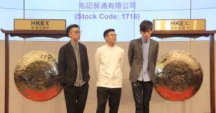林日曦曾就讀聖公會林護紀念中學（中一至中三）、葵涌循道中學（中四）、循道衞理聯合教會李惠利中學（中五）以及珠海學院（中學部）。 在學時多無心向學。 林日曦是香港著名填詞人林夕的徒弟之一 ，其配偶為香港獨立一人樂隊the pancakes成員蔡明麗，兩人於2010年5月14日於關島註冊結婚。 Dyub Dwix7gdwm