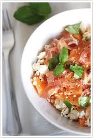 Salat Aus Cantaloupe Melone Feta Und Parmaschinken Von Http Dreierlei Liebelei Blogspot De Essen Lebensmittel Essen Salat