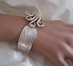 La Forme Le Travail Et La Finition De Ce Produit Sont Identiques A La Photo Presentee Bracelet Fourchette Silver Spoon Jewelry Fork Jewelry Silver Jewlery