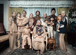 Raya puncak km 77, cilember, cisarua, bogor, jawa barat. Jason Yat Samosa On Twitter Emak Aku Request Nk Gambar Ala2 Dkat Studio Gitu Aku Pun Apa Lg Guna Skill Photography Aku Dan Edit Bg Rasa Dkat Studio Ala2 Annie Leibovitz Gitu