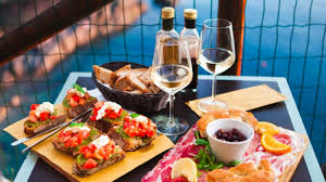 Il locale si trova a boccadasse, un piccolo borgo di pescatori situato poco distante dal centro di genova. Dove Fare Aperitivo Sul Mare A Genova 10 Locali Da Non Perdere Genova