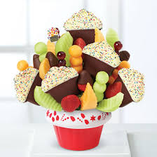 Edible arrangements ay isang kumpanya ng paghahatid ng regalo na franchise sa buong mundo. Confetti Fruit Cupcake Dipped Strawberries Edible Arrangements