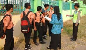 Σε εξέλιξη η φωτιά στα βίλια — καίει. Kata Kata Kangen Masa Sekolah Smk