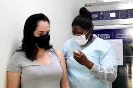 Com isso, a previsão é terminar a aplicação da 1ª dose cerca de 20. Resende Tera Vacinacao Contra A Covid 19 Para Pessoas A Partir De 40 Anos Que Moram Em Areas De Cobertura Da Esf Postos De Saude Nos Dias 07 E 09 De Julho Das