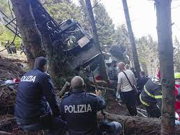 Május 25., kedd 13:08 szándékosan kapcsolták ki a vészféket az olaszországi felvonón, három embert őrizetbe vettek mészáros juli. Lezuhant Egy Felvono Eszak Olaszorszagban Tizennegyre Nott A Halottak Szama