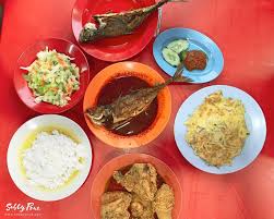 Mee bandung muar known throughout malaysia with the uniqueness of the spice, herb and taste. Food Hunting Mural Art In Muar Johor Sabby Prue Malaysian Beauty Lifestyle Blogger
