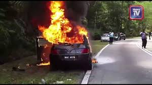 Balak bapa mertuaku nampaknya berada di dalam keadaan yang sungguh tegang. Lima Sekeluarga Nyaris Maut Kereta Terbakar Youtube