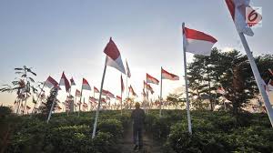 Warga desa kedung, kecamatan gunung kaler, kabupaten tangerang membentangkan bendera merah putih sepanjang 162 meter. Mau Upacara 17 Agustus Di Gunung Begini Rekomendasi Pvmbg Regional Liputan6 Com