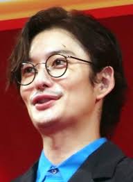 岡田将生 「鼻がつまって眠れません」添い寝風ショット披露に「あざとい」「インスタの使い方満点」の声 - スポニチ Sponichi Annex 芸能